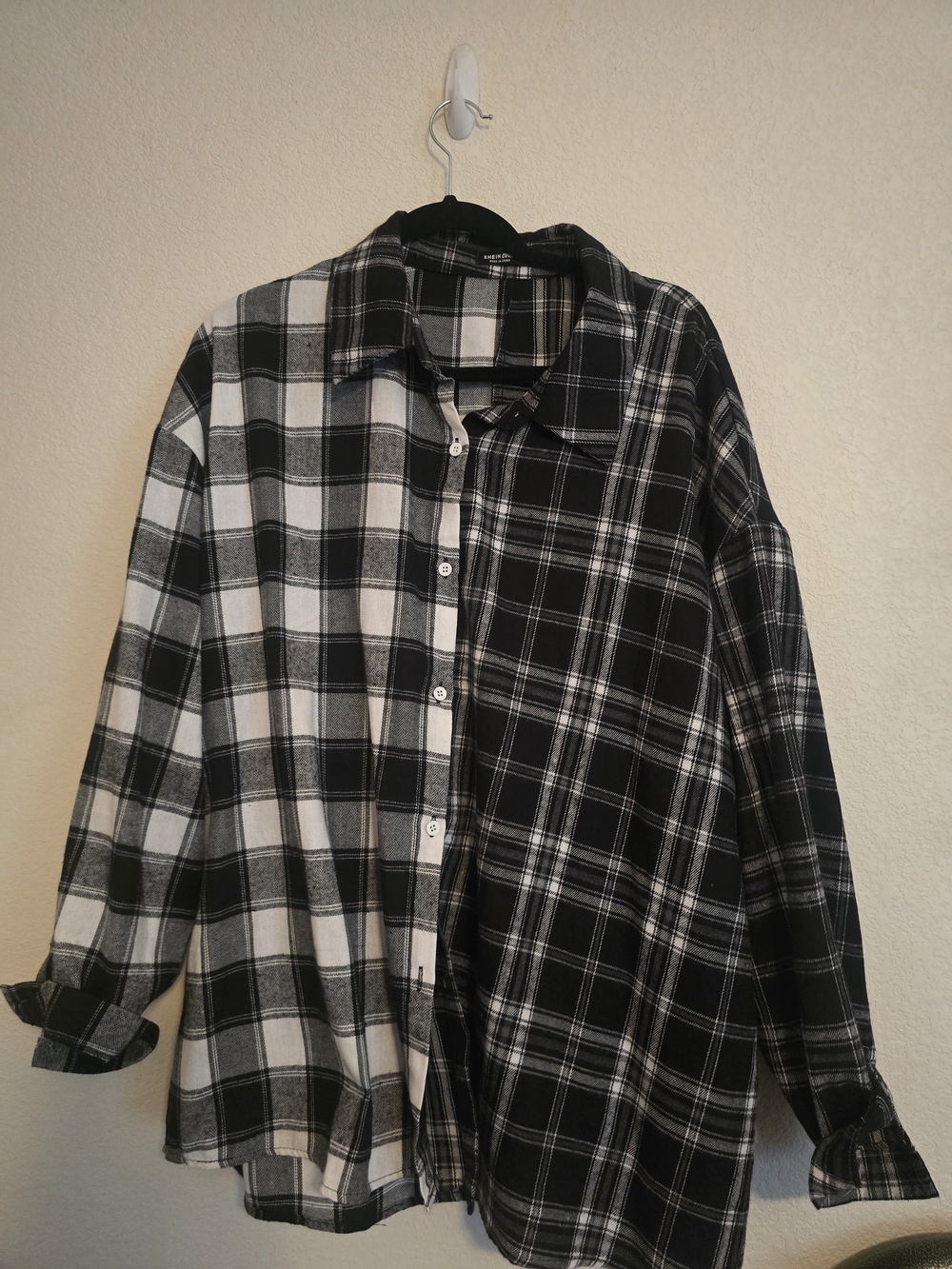 Black & White Plaid Button-Up Shirt for Women 3xl